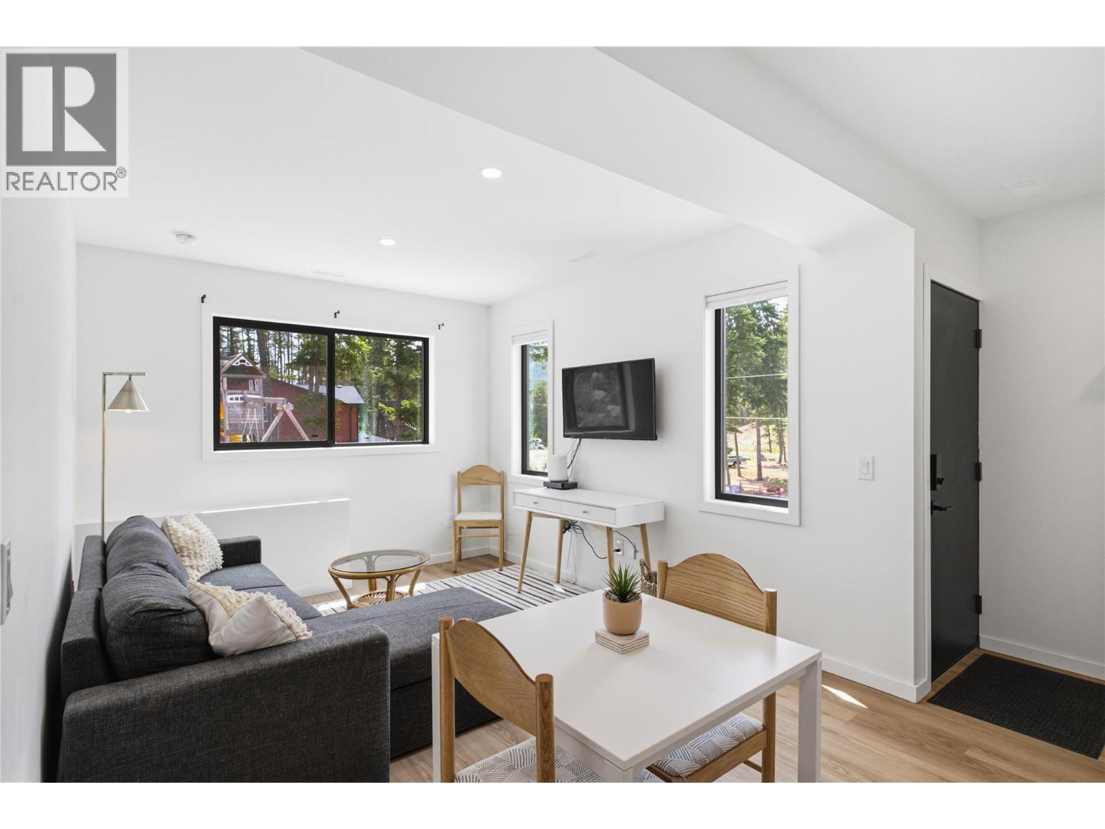 7111 Dunwaters Road, Kelowna, British Columbia  V1W 3W6 - Photo 44 - 10393270