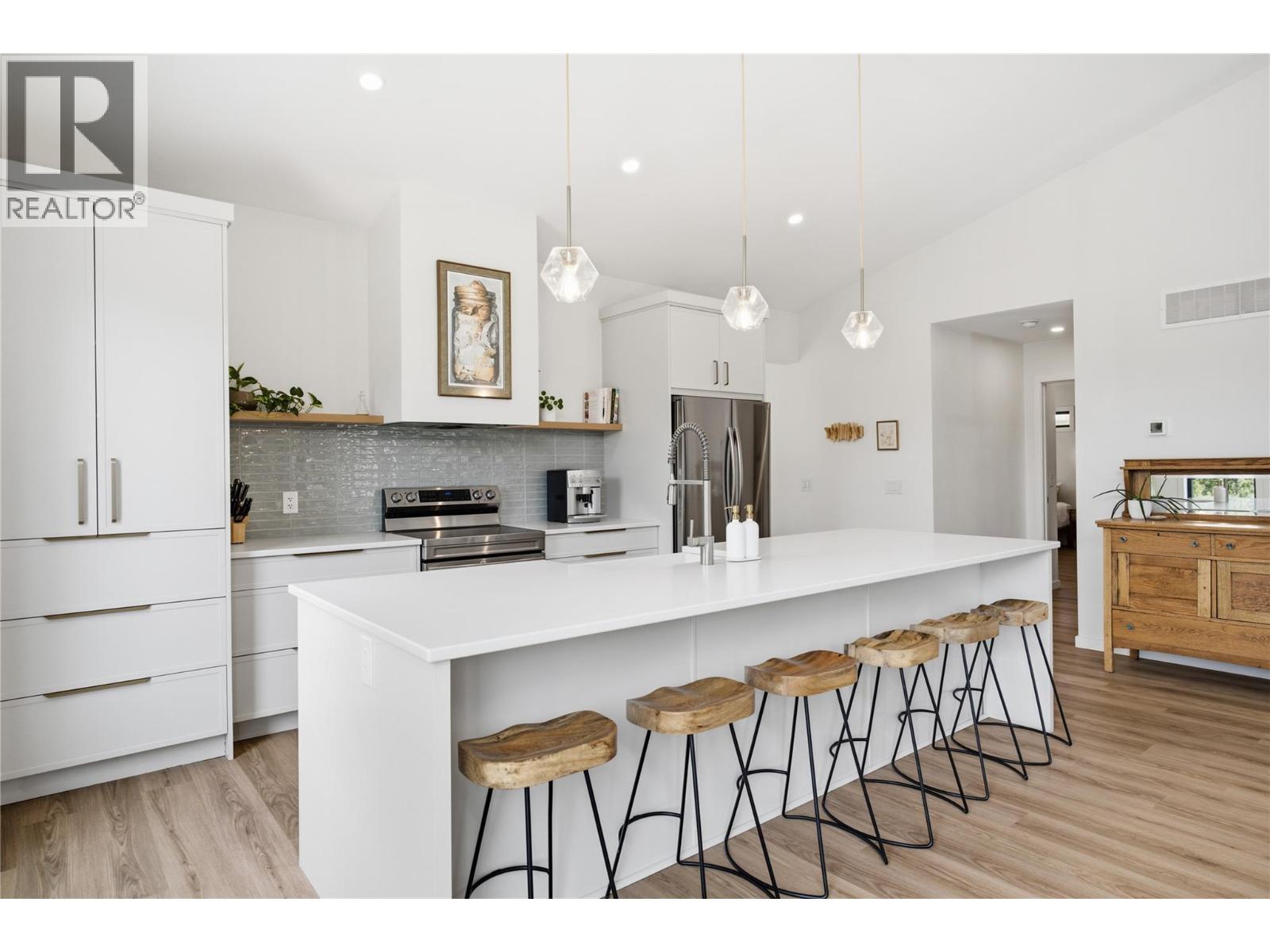 7111 Dunwaters Road, Kelowna, British Columbia  V1W 3W6 - Photo 7 - 10393270