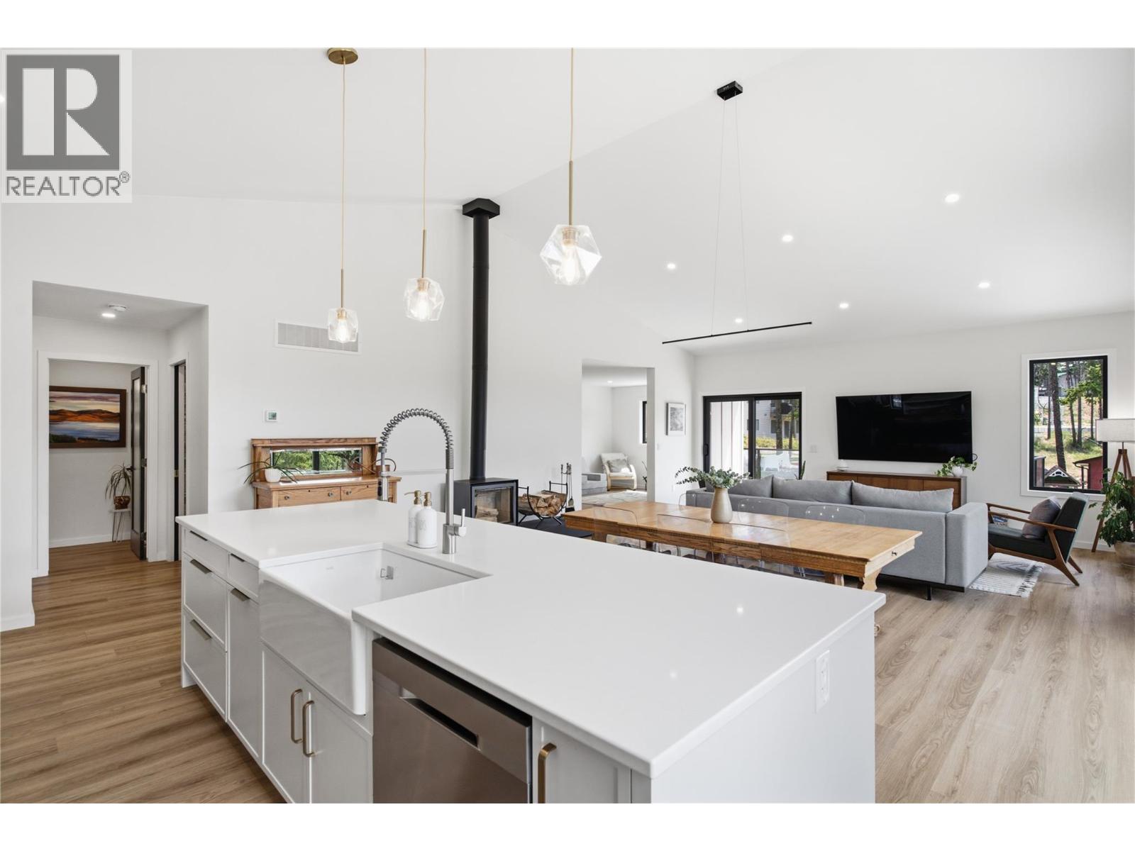 7111 Dunwaters Road, Kelowna, British Columbia  V1W 3W6 - Photo 14 - 10393270