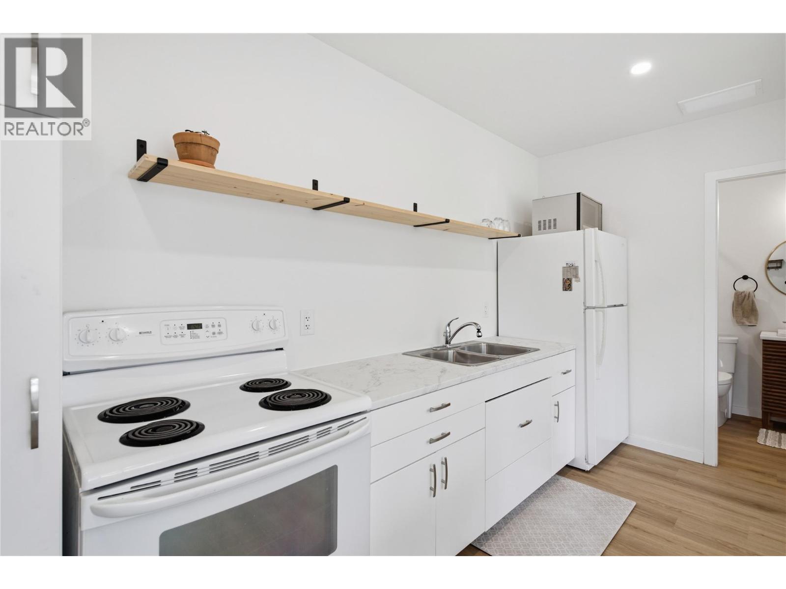 7111 Dunwaters Road, Kelowna, British Columbia  V1W 3W6 - Photo 47 - 10393270