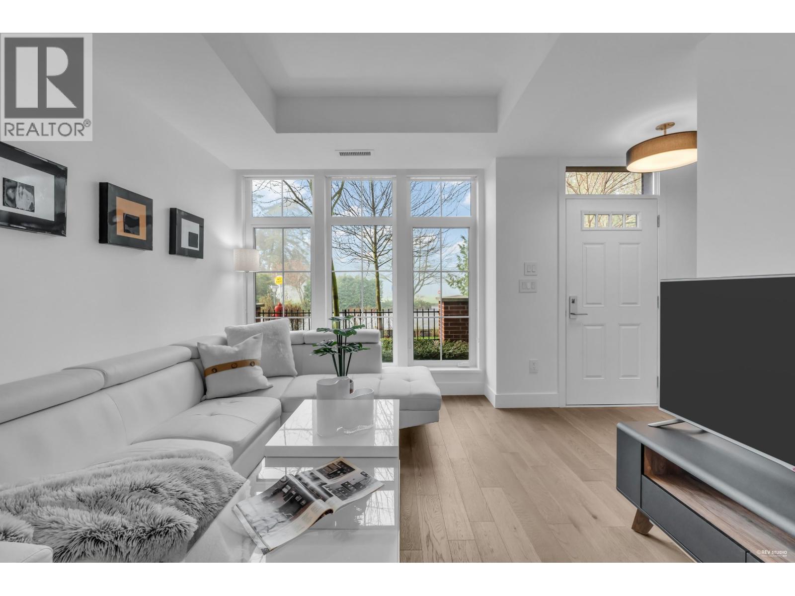 118 2070 CURLING ROAD, North Vancouver