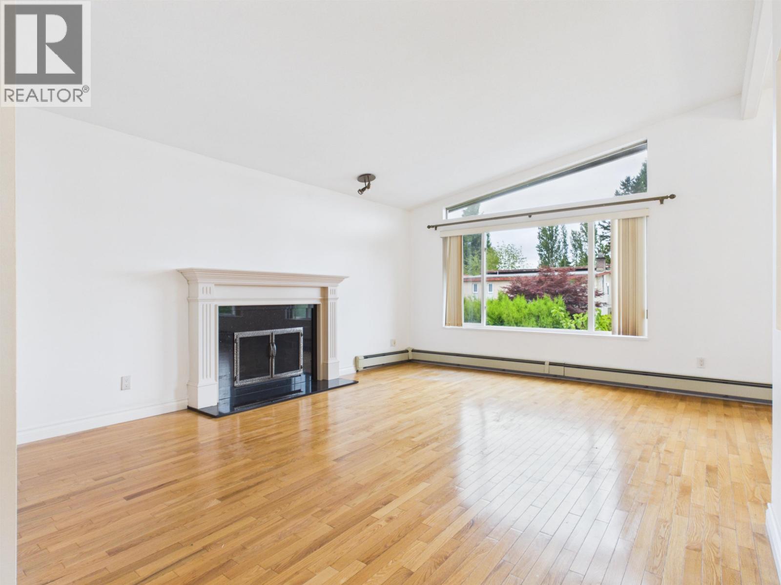 951 Everett Crescent, Burnaby, British Columbia  V5A 2N6 - Photo 3 - R3142267
