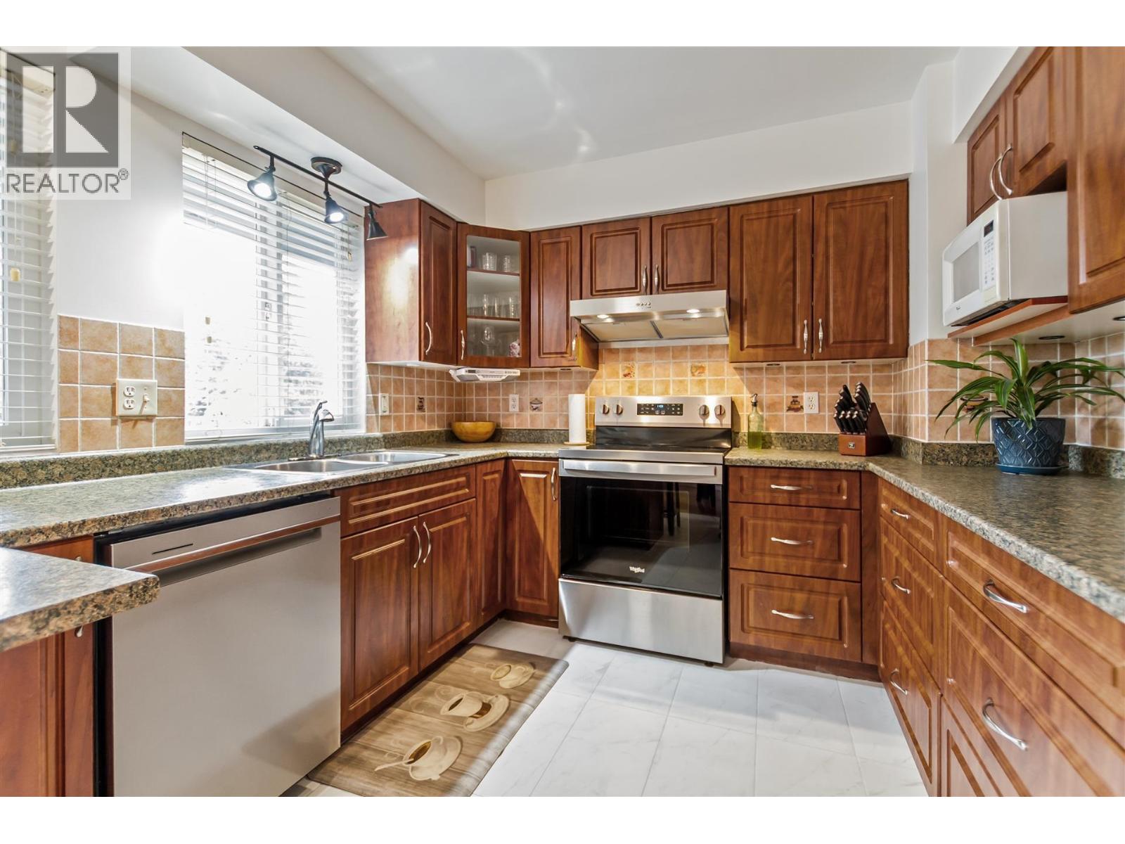 444 Lakeview Street, Coquitlam, British Columbia  V3K 5K8 - Photo 9 - R3142198