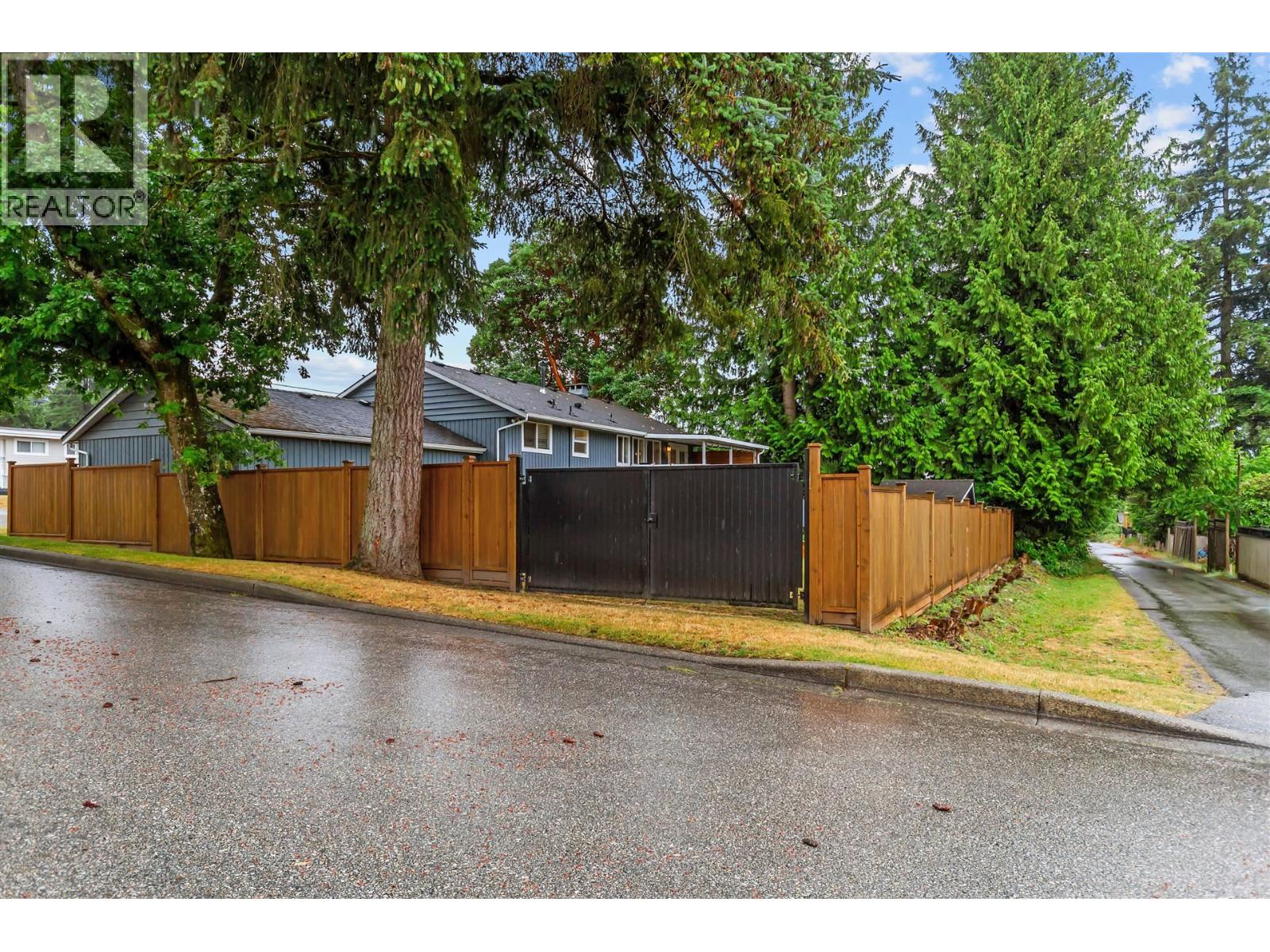444 Lakeview Street, Coquitlam, British Columbia  V3K 5K8 - Photo 32 - R3142198