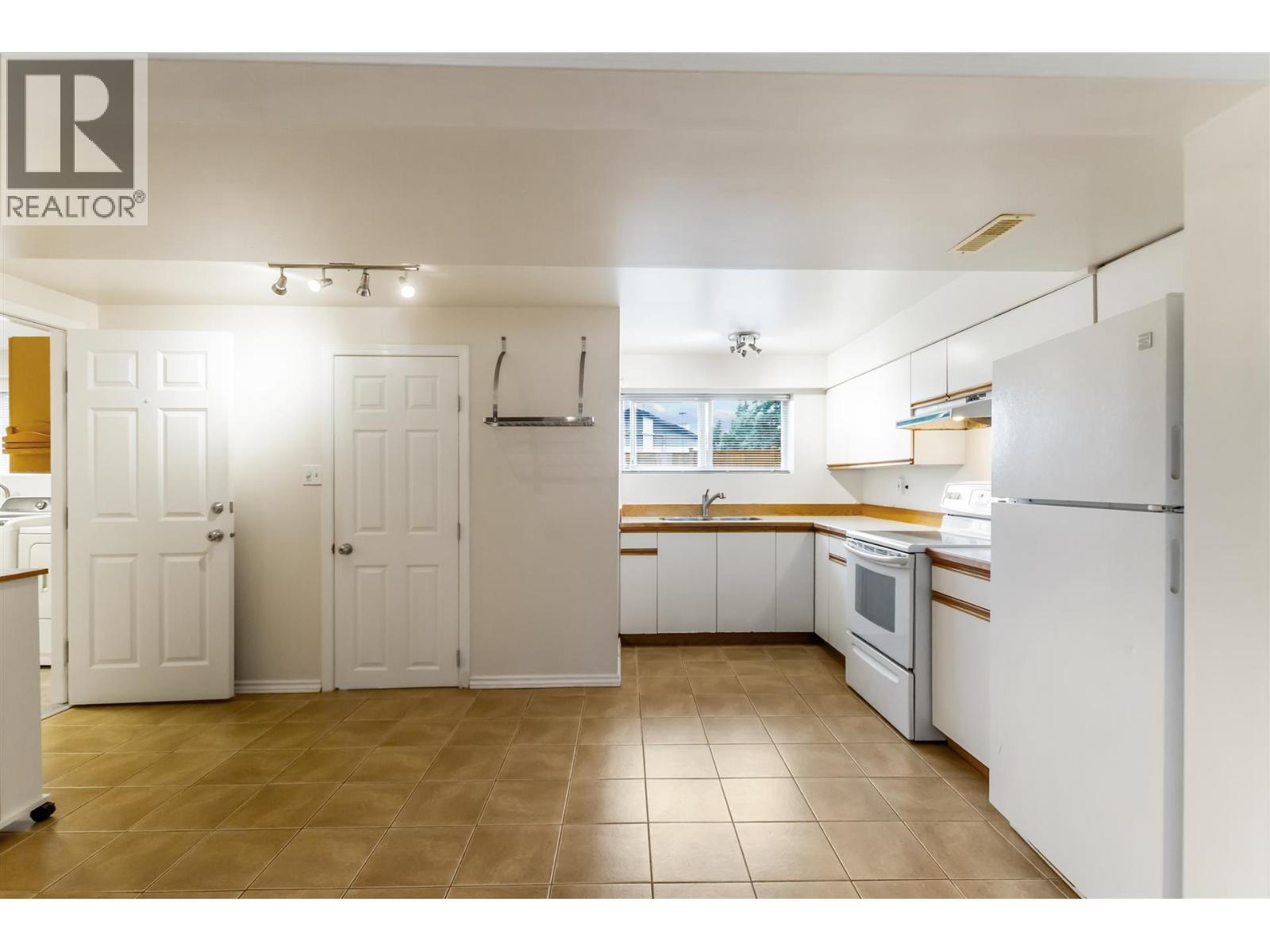 444 Lakeview Street, Coquitlam, British Columbia  V3K 5K8 - Photo 21 - R3142198