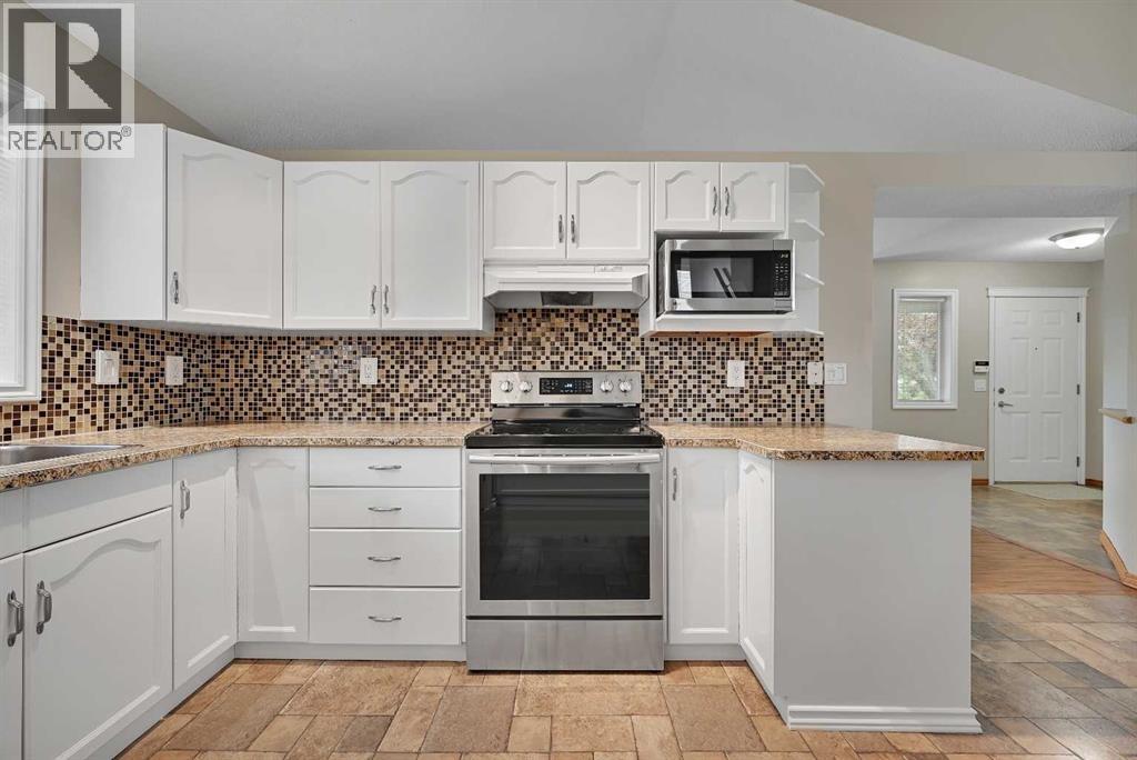 100 Somerside Grove Sw, Calgary, Alberta  T2Y 3V2 - Photo 9 - A2325271