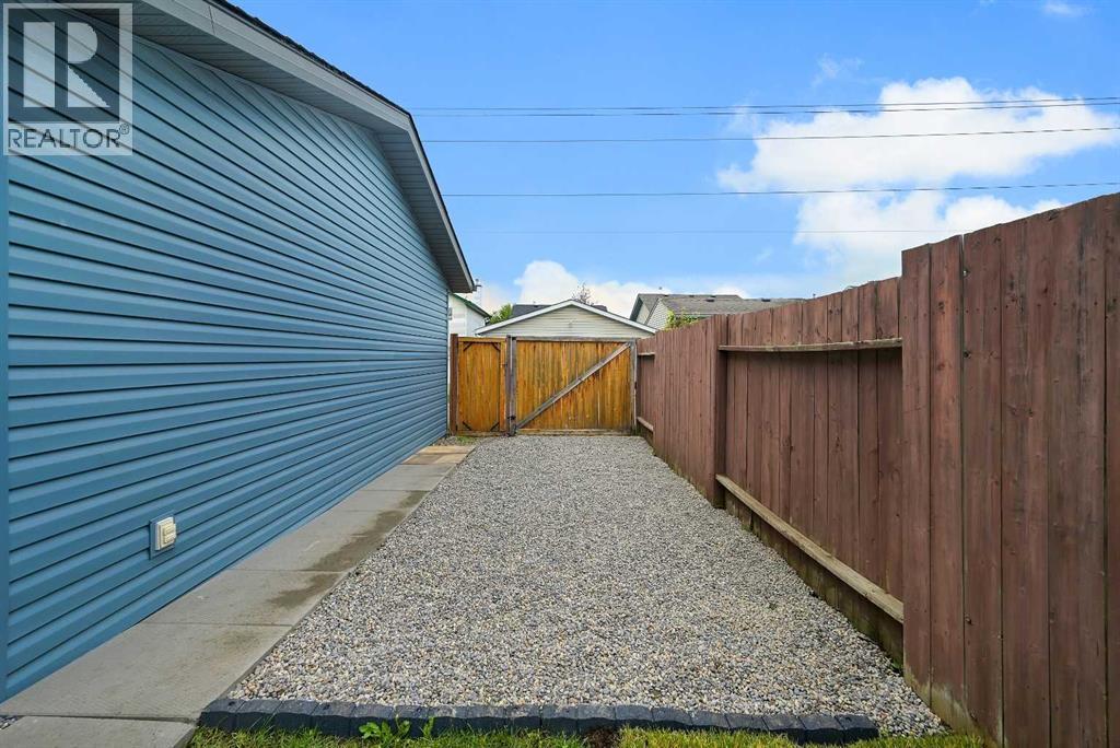 100 Somerside Grove Sw, Calgary, Alberta  T2Y 3V2 - Photo 28 - A2325271