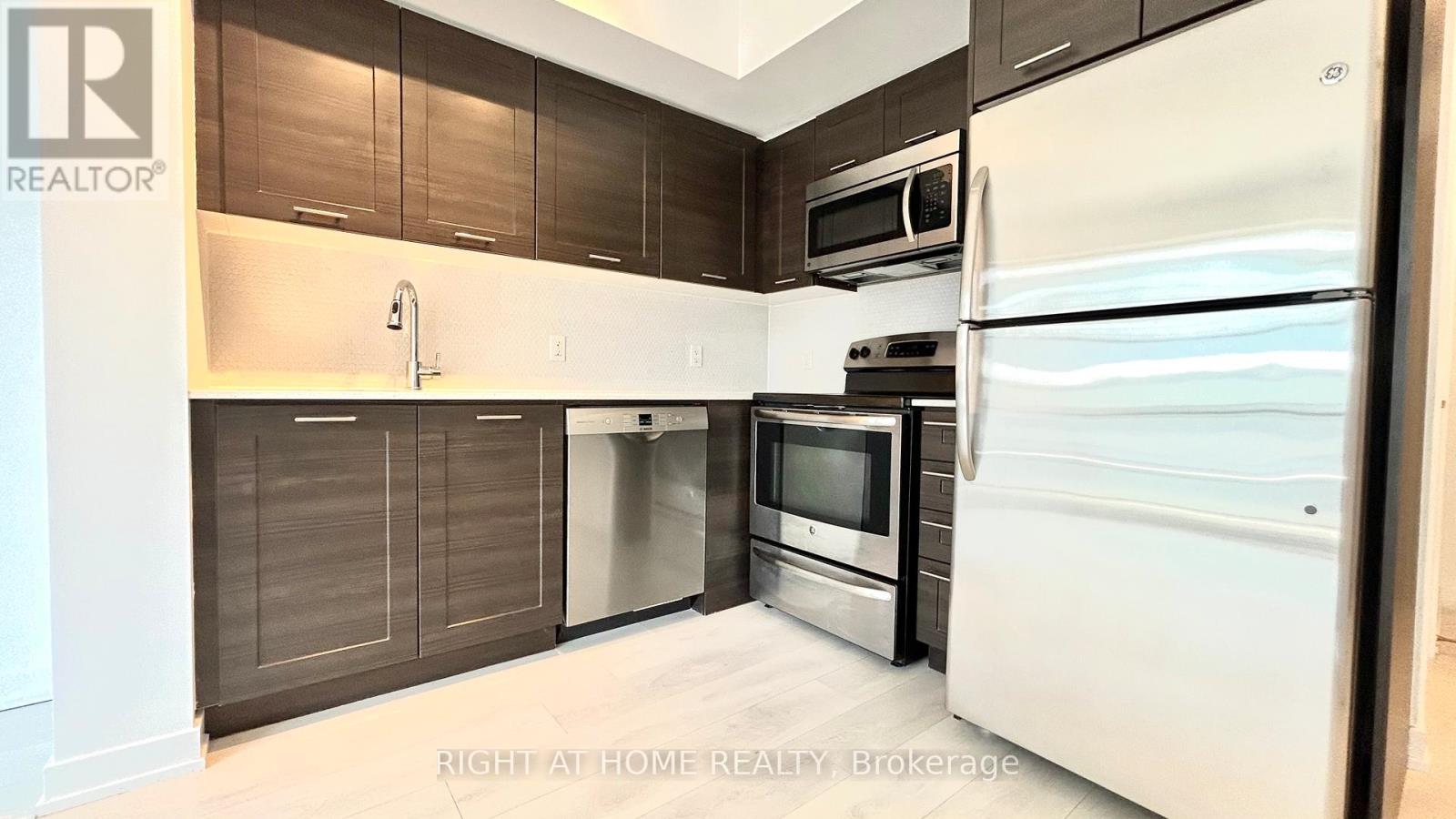 613 - 2212 Lake Shore Boulevard W, Toronto, Ontario  M8V 0C2 - Photo 5 - W13516700