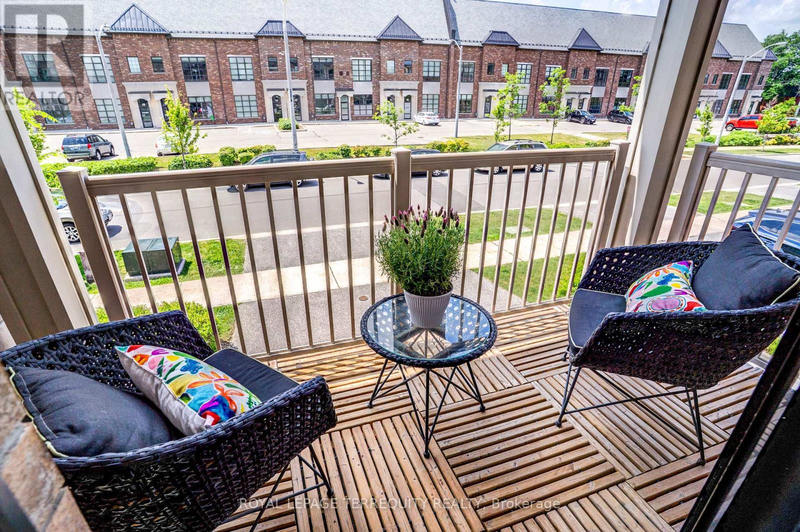 27 - 132 Thomas Fisher Drive, Toronto, Ontario  M8Z 0E4 - Photo 4 - W13516720