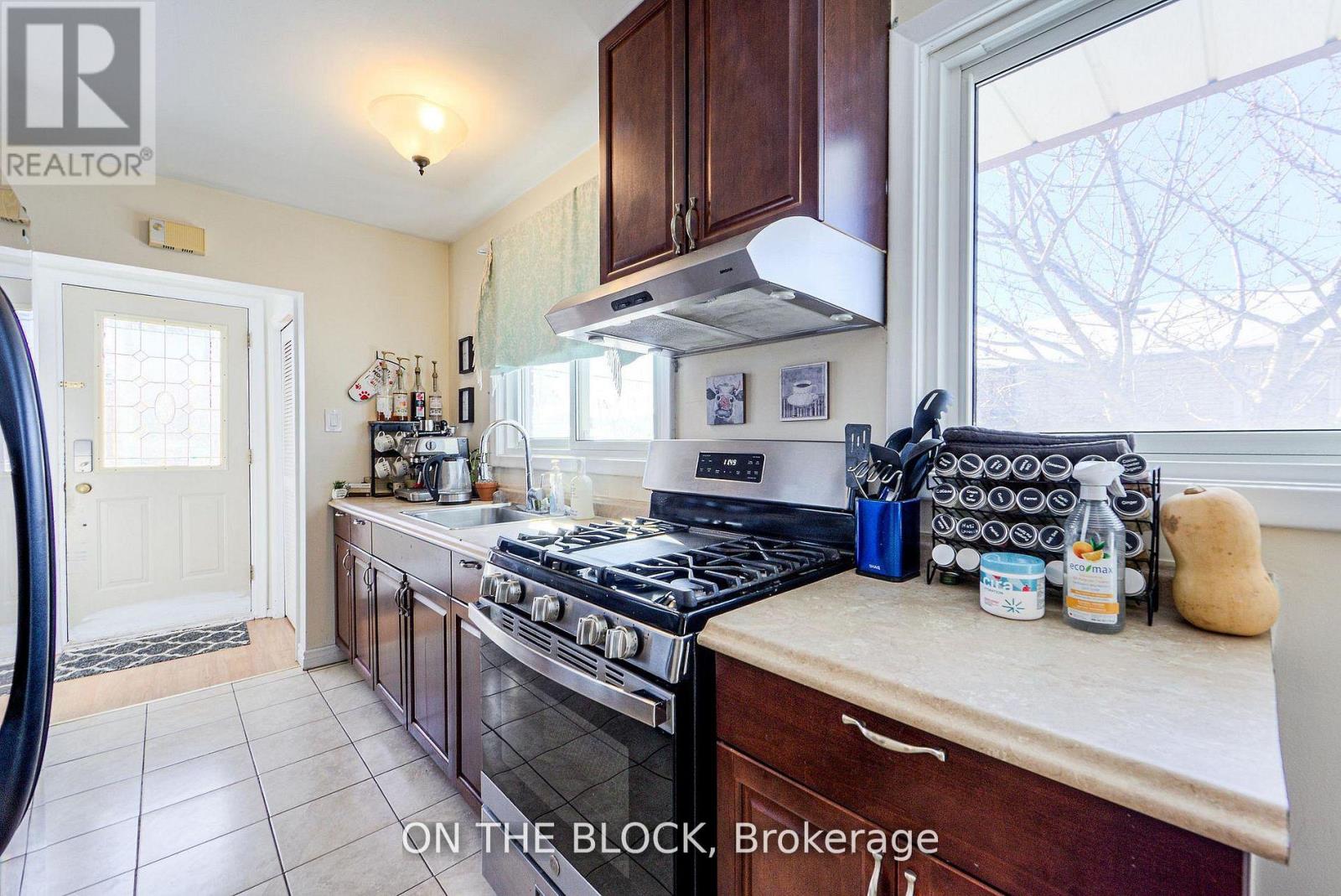 Upper - 151 Nugent Drive, Hamilton, Ontario L8H 2N3 - Photo 5 - X13516690