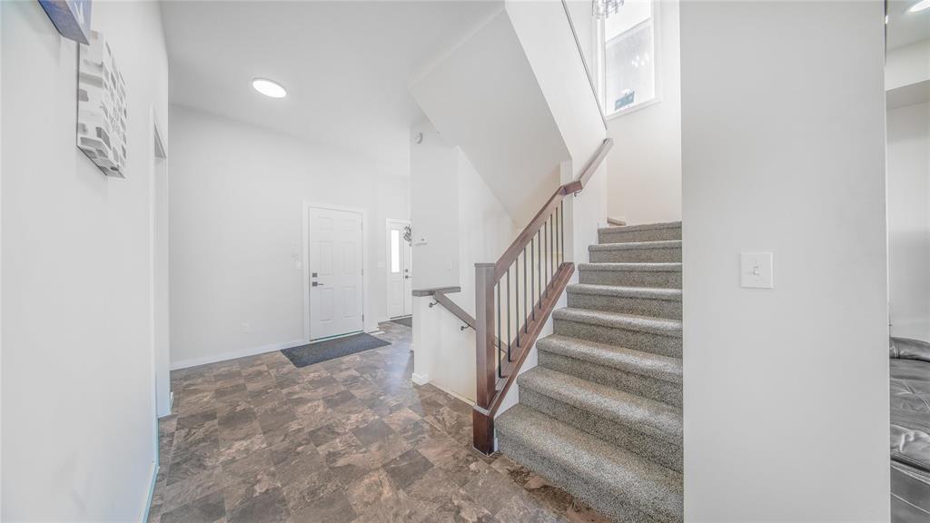 167 Atlas Crescent, Winnipeg, Manitoba  R2V 5B8 - Photo 6 - 202615538