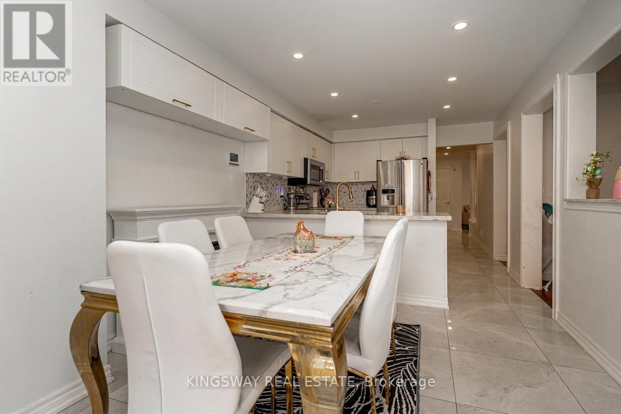 891 Stonebridge Avenue, Mississauga, Ontario  L5V 2L3 - Photo 14 - W13516756