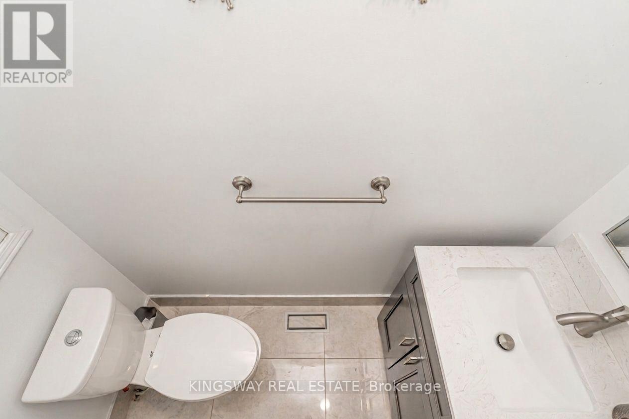 891 Stonebridge Avenue, Mississauga, Ontario  L5V 2L3 - Photo 18 - W13516756