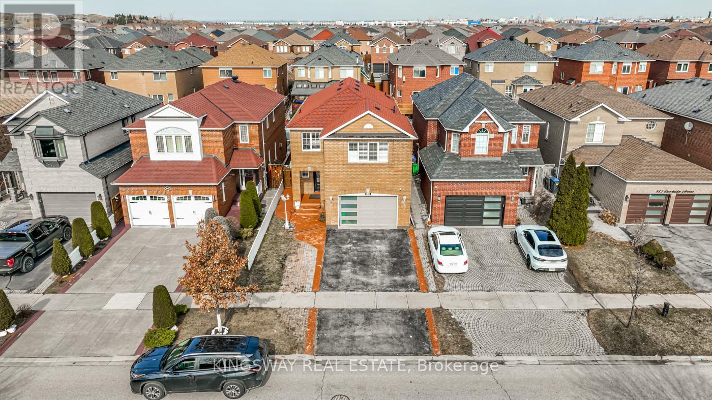891 Stonebridge Avenue, Mississauga, Ontario  L5V 2L3 - Photo 3 - W13516756