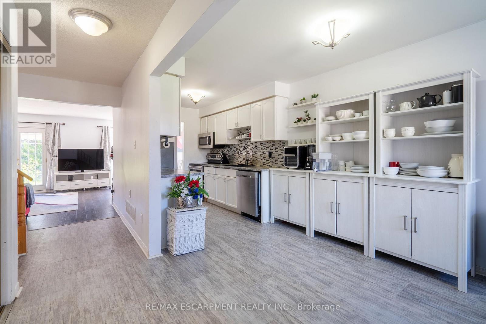 234 Lech Walesa Drive, Mississauga, Ontario  L5B 3H3 - Photo 3 - W13516812