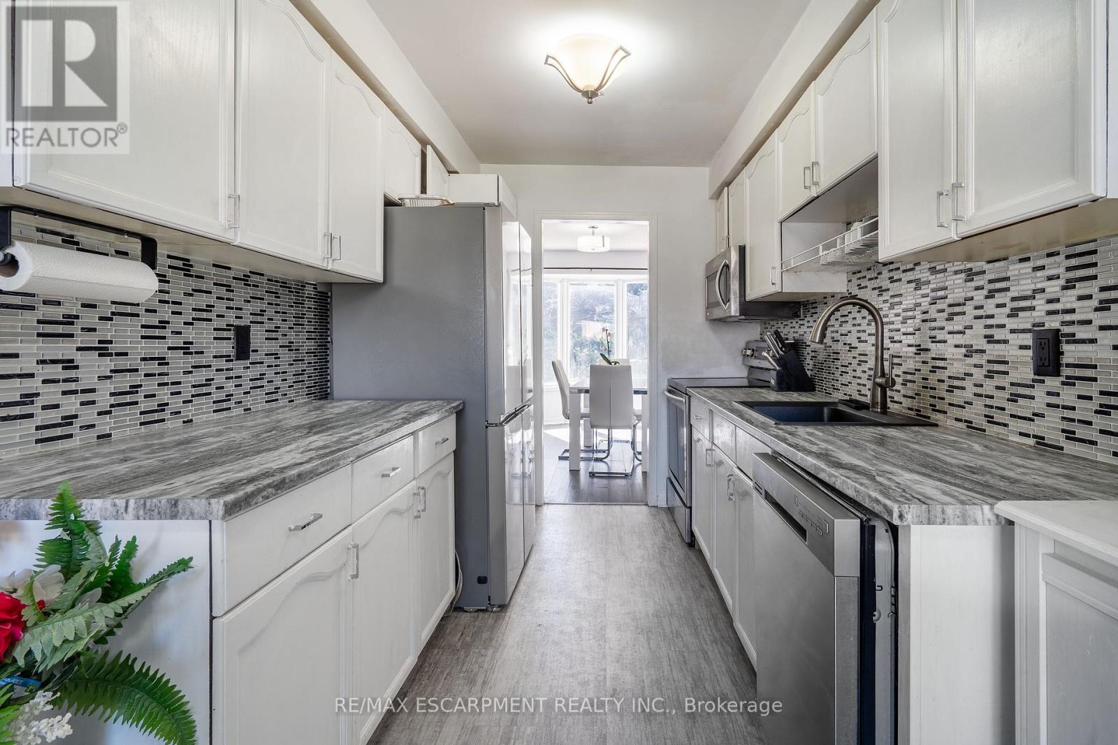 234 Lech Walesa Drive, Mississauga, Ontario  L5B 3H3 - Photo 4 - W13516812