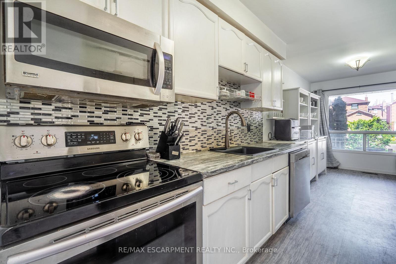 234 Lech Walesa Drive, Mississauga, Ontario  L5B 3H3 - Photo 5 - W13516812