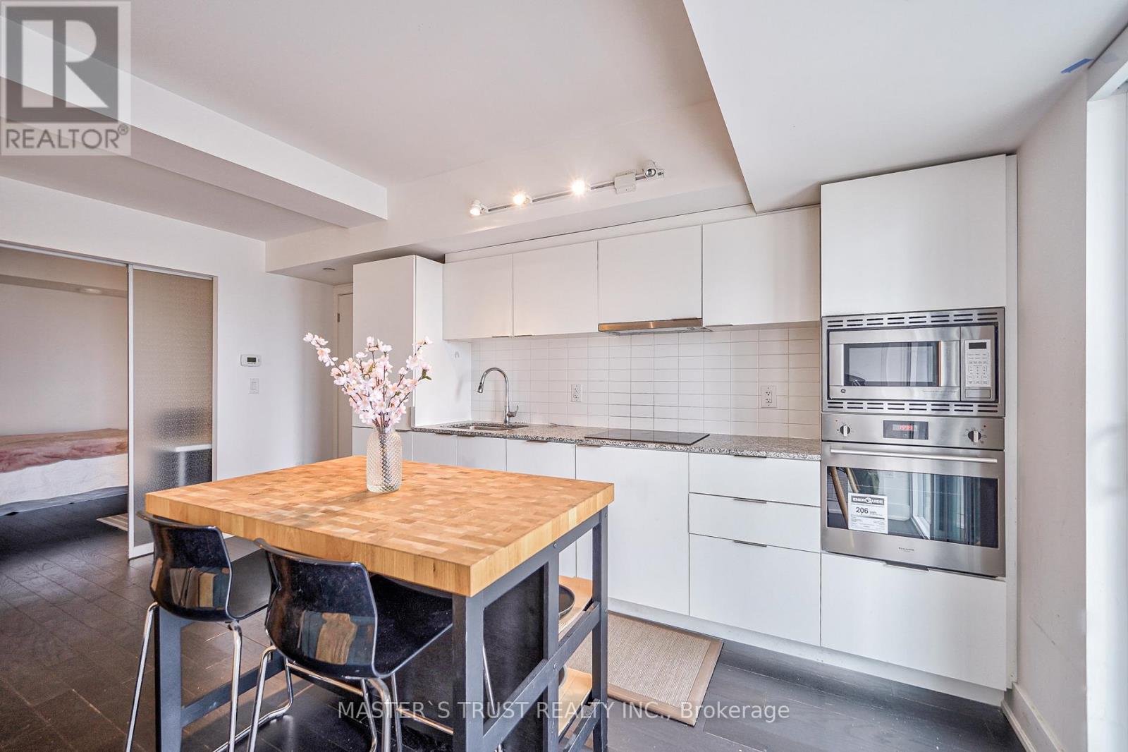 2301 - 955 Bay Street, Toronto, Ontario  M5S 0C6 - Photo 7 - C13516926