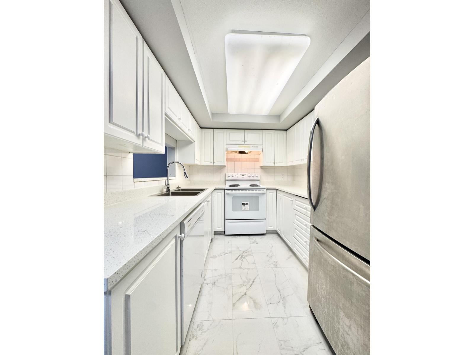104 9865 140 Street, Surrey, British Columbia  V3T 4M4 - Photo 3 - R3142257