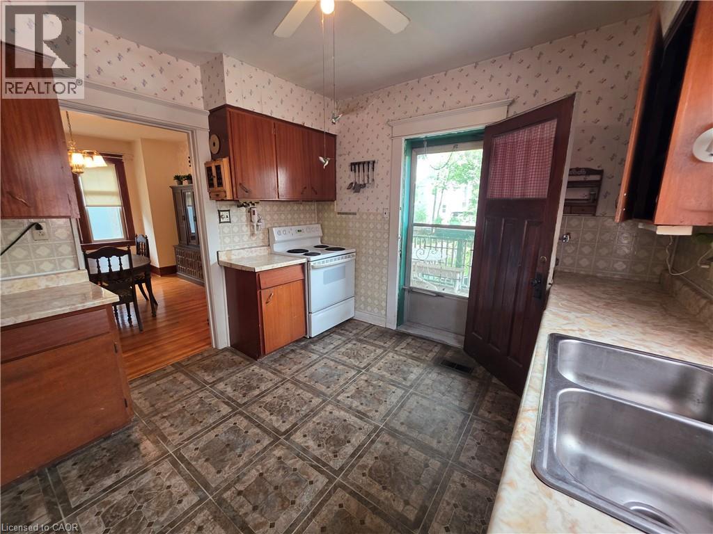 20 Fairview Avenue, Kitchener, Ontario  N2H 3E8 - Photo 16 - 40843327