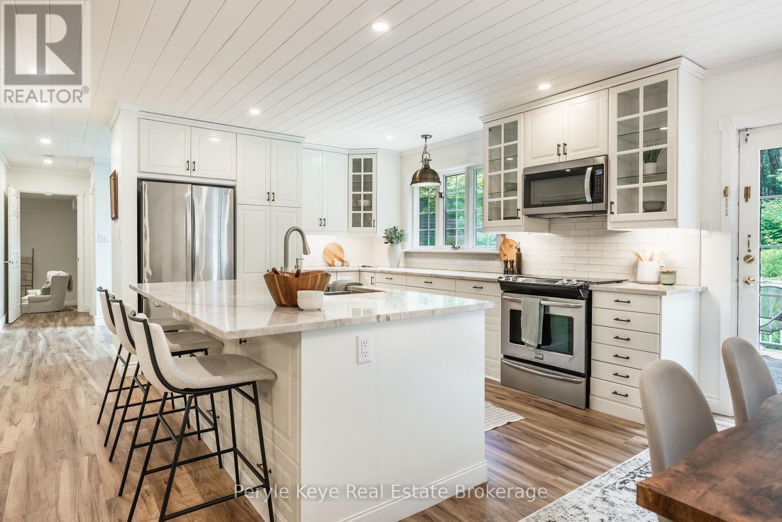 125 CLARKE CRESCENT, Huntsville, Ontario