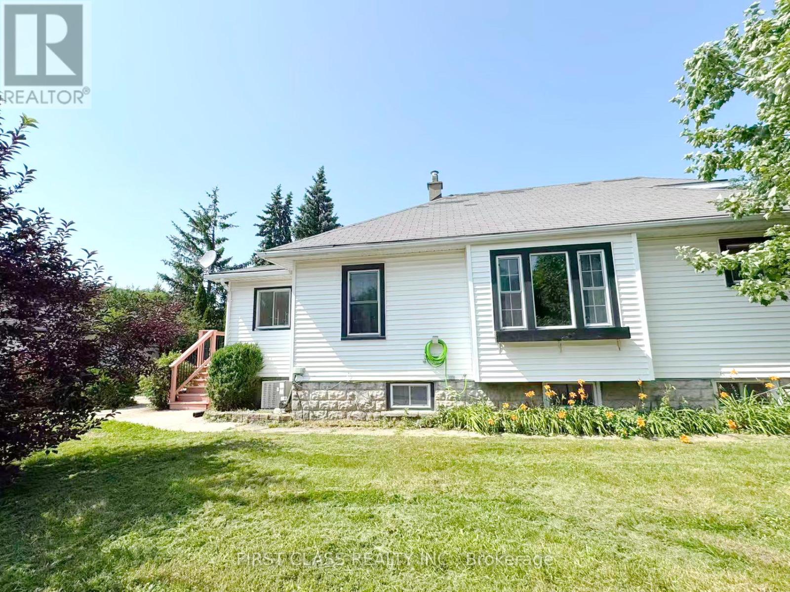 9 Grantham Avenue, St. Catharines, Ontario  L2P 3B3 - Photo 2 - X13499234