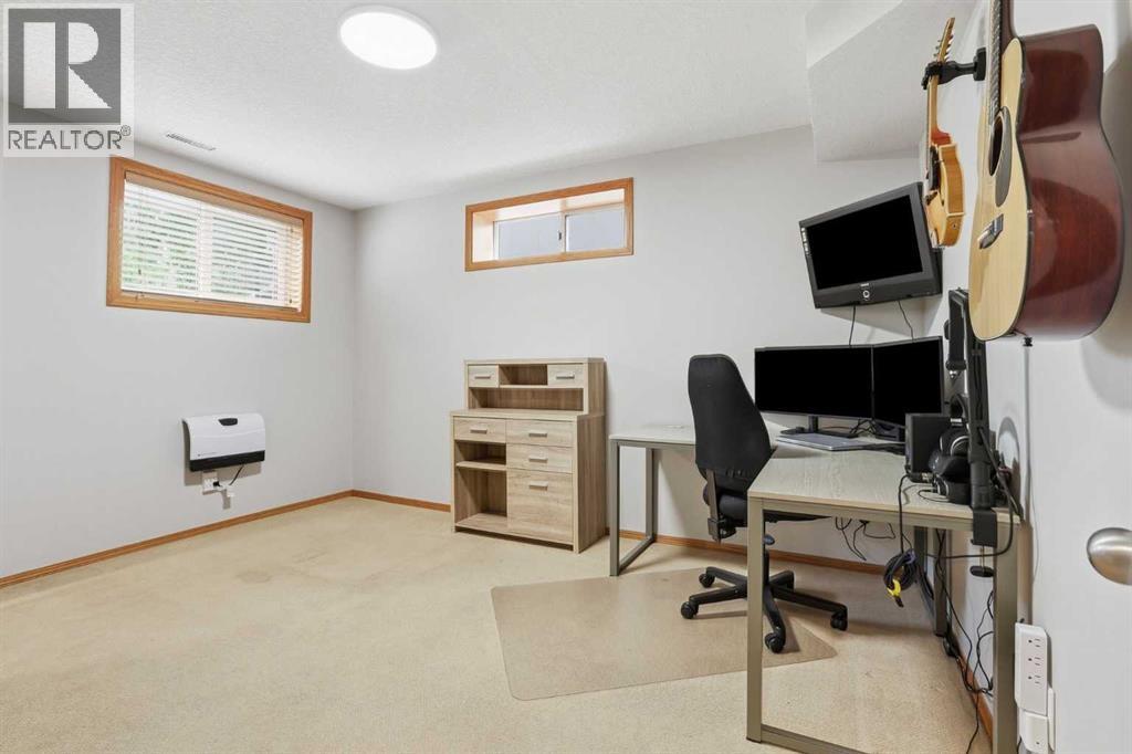 143 Douglasbank Place Se, Calgary, Alberta  T2Z 2J4 - Photo 33 - A2325160