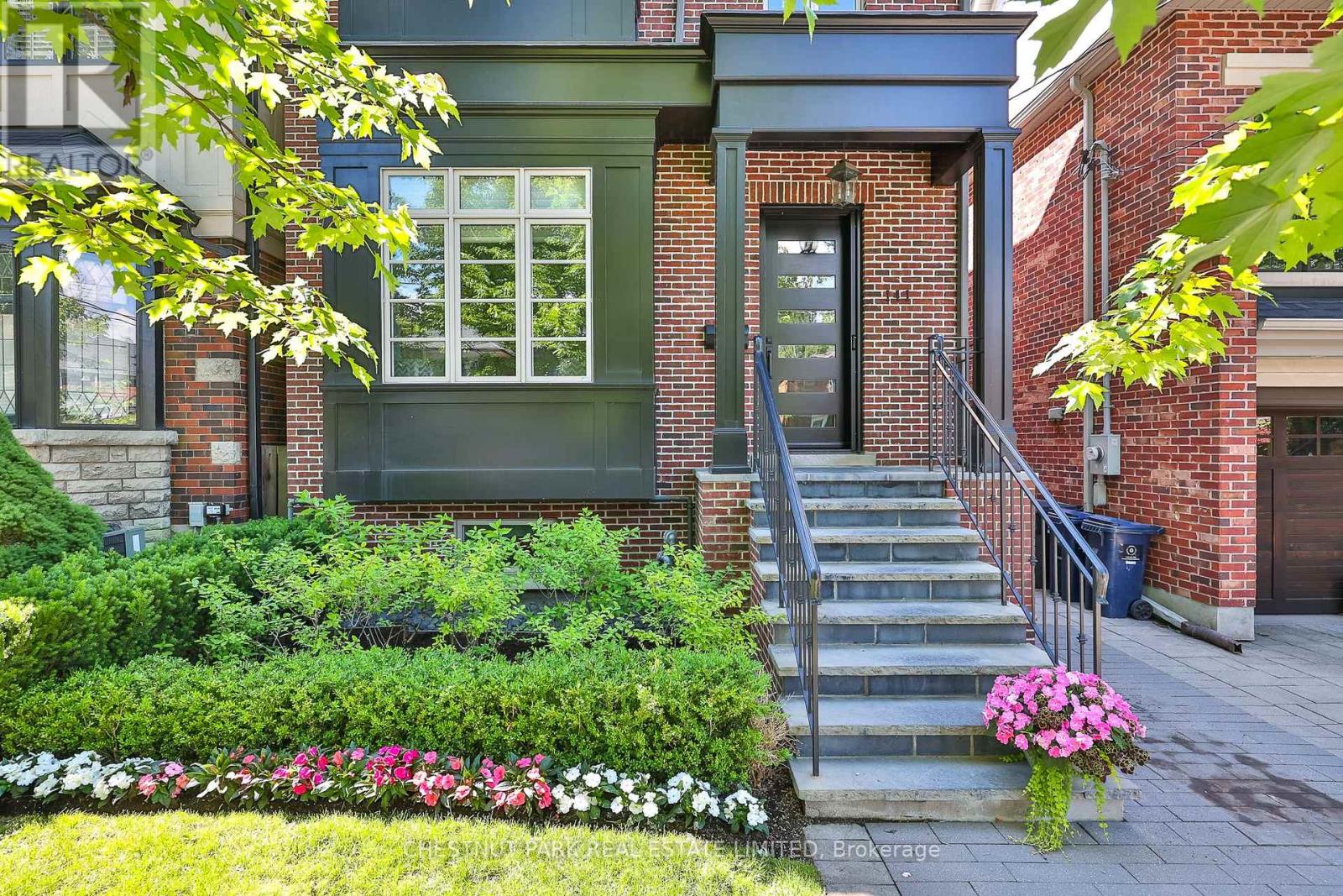 <div class="slider-price">$3,395,000</div><p>141 Wanless Avenue, Toronto, Ontario</p>