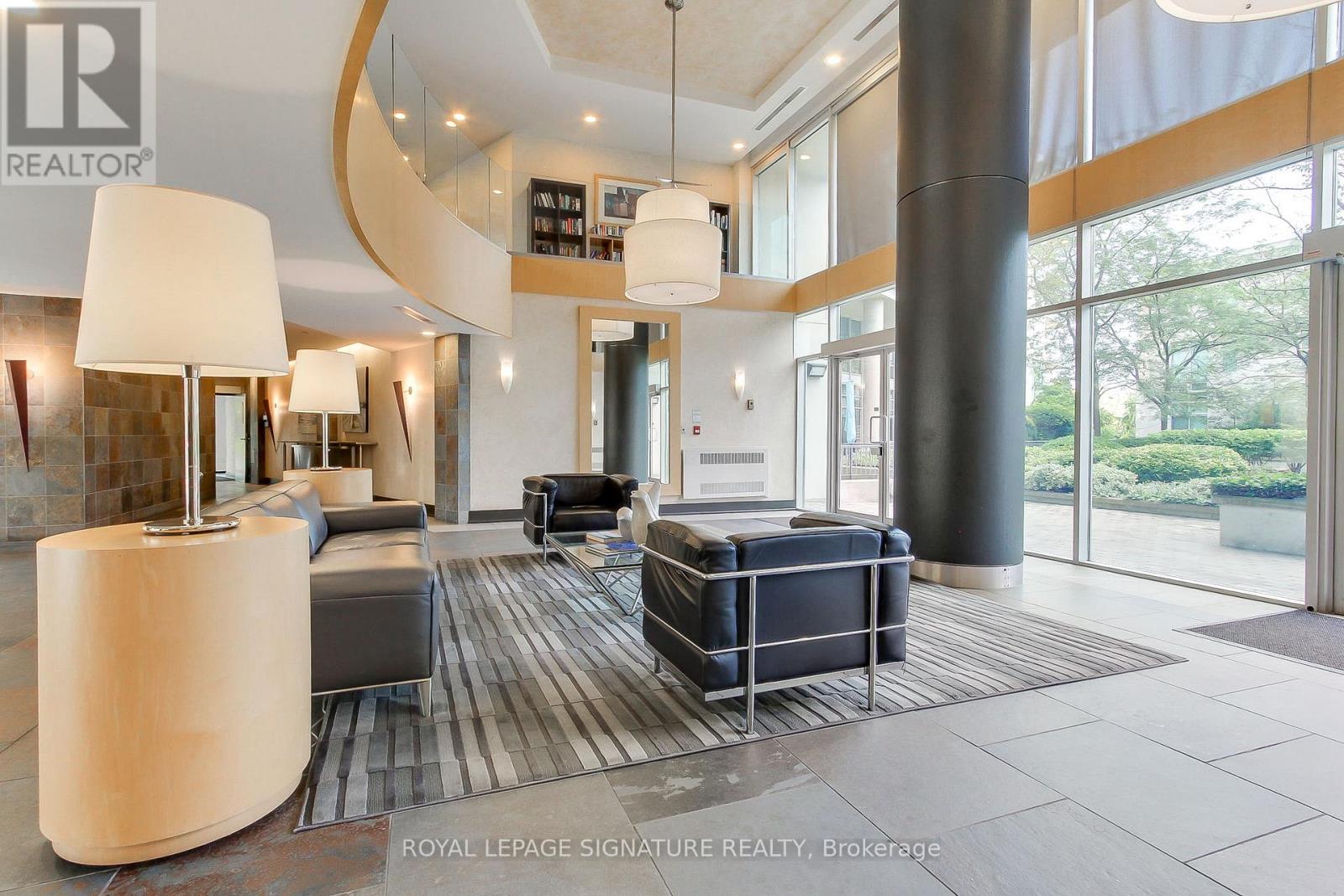 <div class="slider-price">$750,000</div><p>507 - 5 Marine Parade Drive, Toronto, Ontario</p>