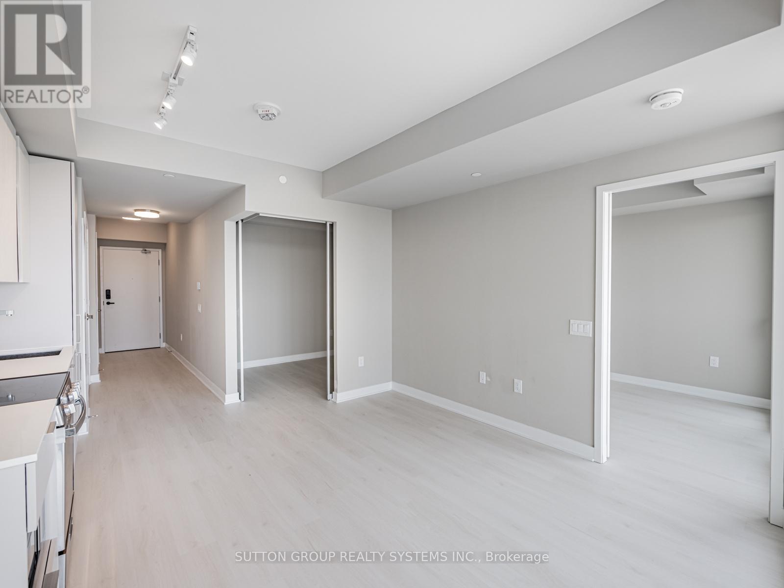 1407 - 3900 Confederation Parkway, Mississauga, Ontario  L5B 0M3 - Photo 3 - W13517130