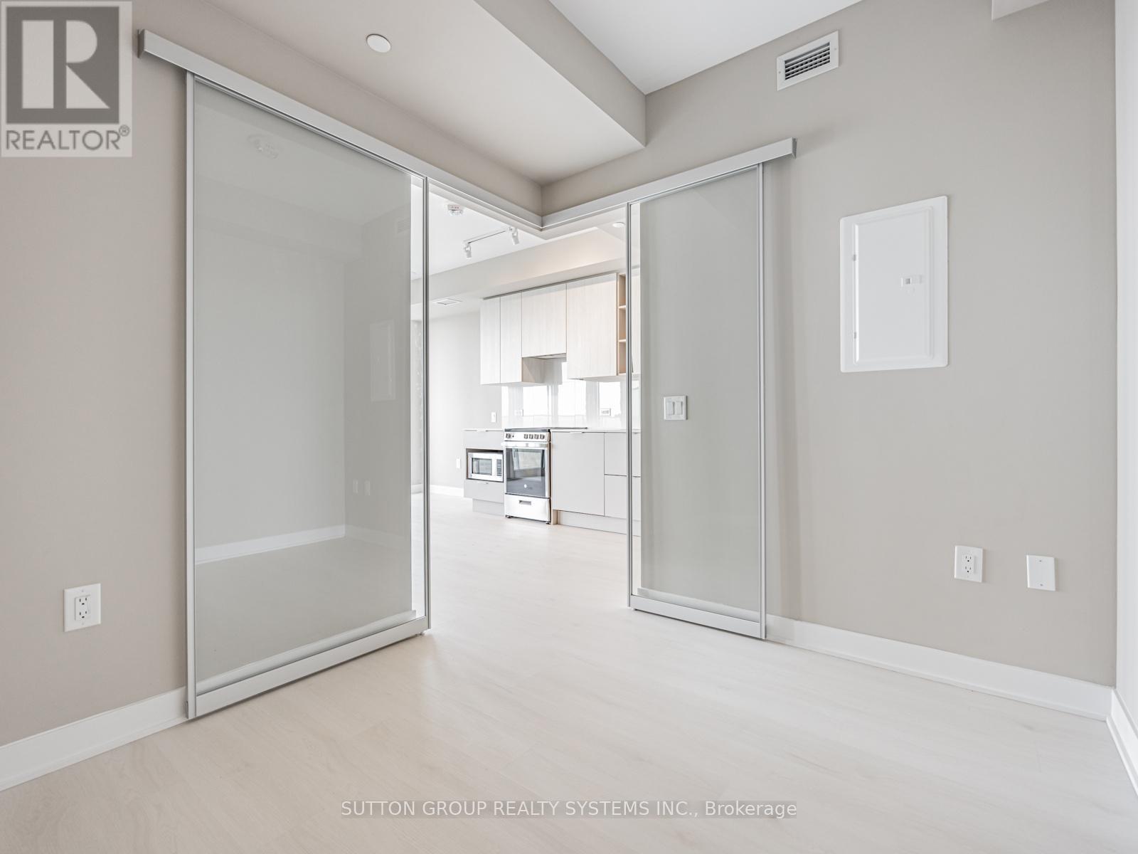 1407 - 3900 Confederation Parkway, Mississauga, Ontario  L5B 0M3 - Photo 4 - W13517130