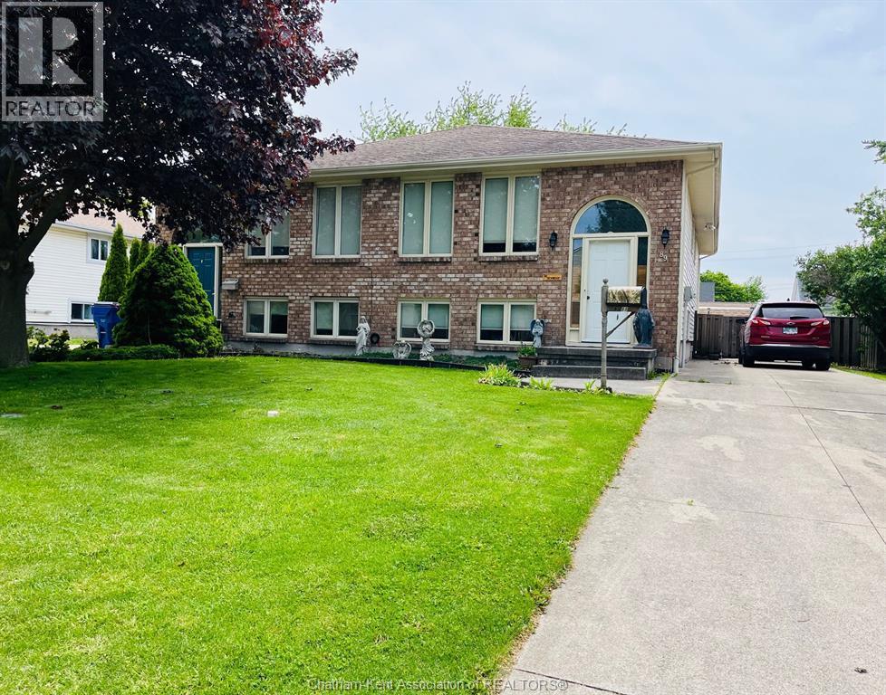 89 Bruinsma Avenue, Wallaceburg, Ontario  N8A 5C5 - Photo 2 - 26015911
