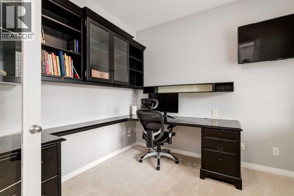 234 Strathridge Place Sw, Calgary, Alberta  T3H 4J2 - Photo 3 - A2325984