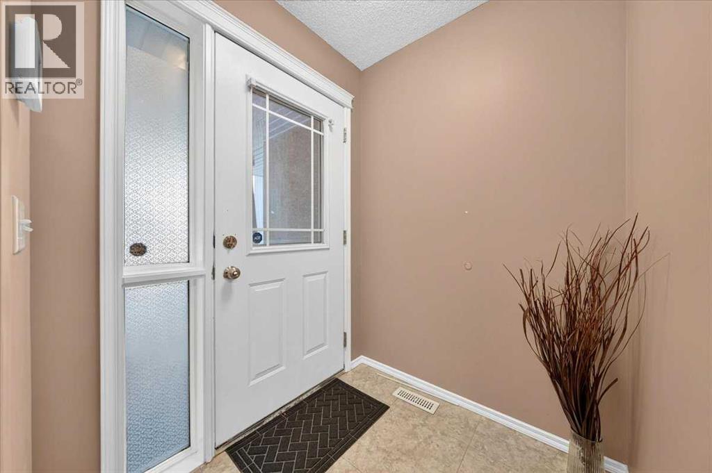 17 Edgeridge Terrace Nw, Calgary, Alberta  T3A 6C1 - Photo 2 - A2322876