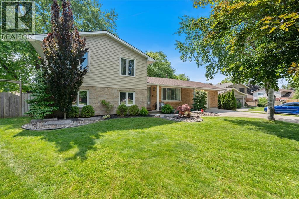 1121 Arlington Court, Sarnia photo 3