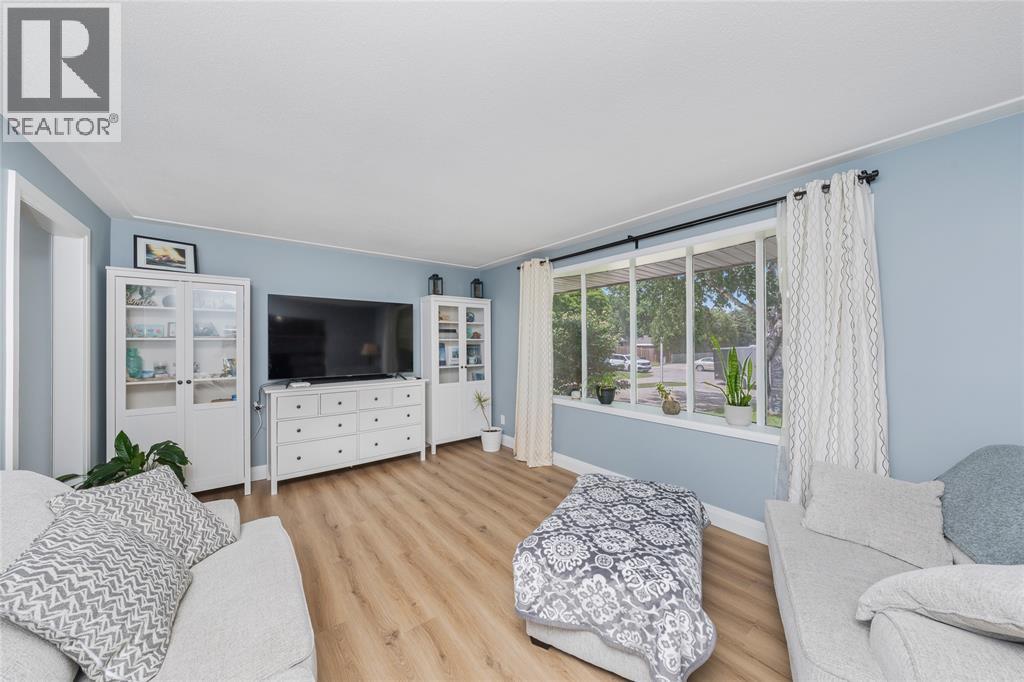1121 Arlington Court, Sarnia photo 4