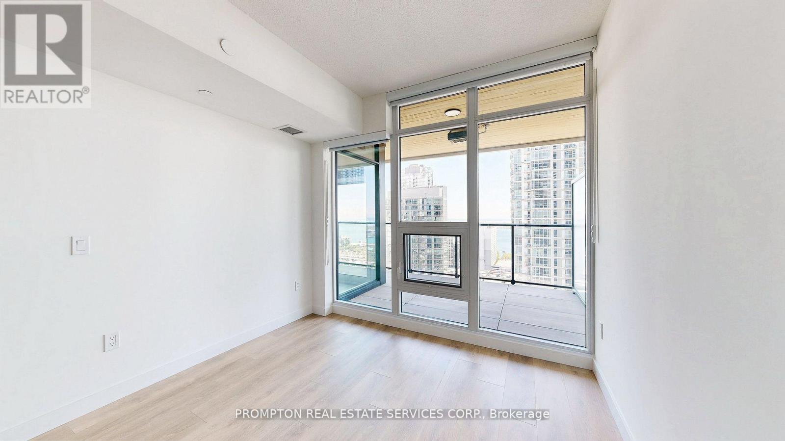 5206 - 1 Concord Cityplace Way, Toronto, Ontario  M5V 0X3 - Photo 3 - C13517258