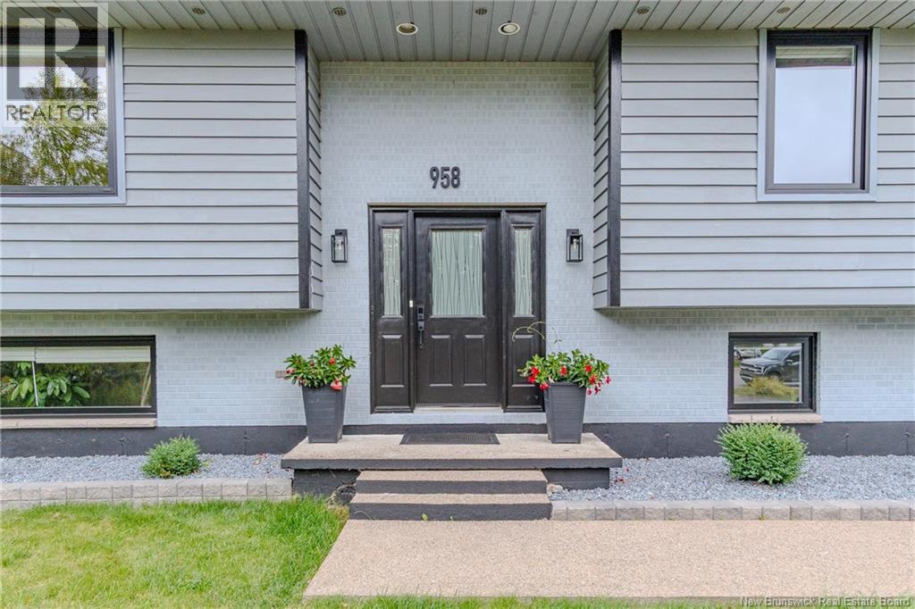 958 Kennebecasis Drive, Saint John, New Brunswick E2K 5A8 - Photo 4 - NB143243