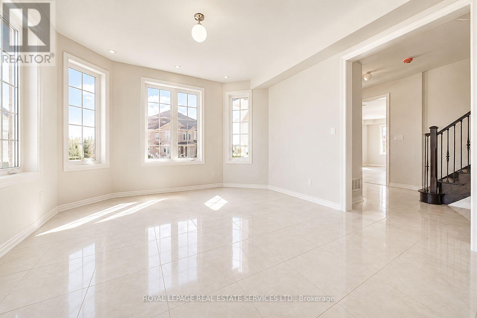 539 Settlers Road W, Oakville, Ontario  L6M 0N7 - Photo 4 - W13517234