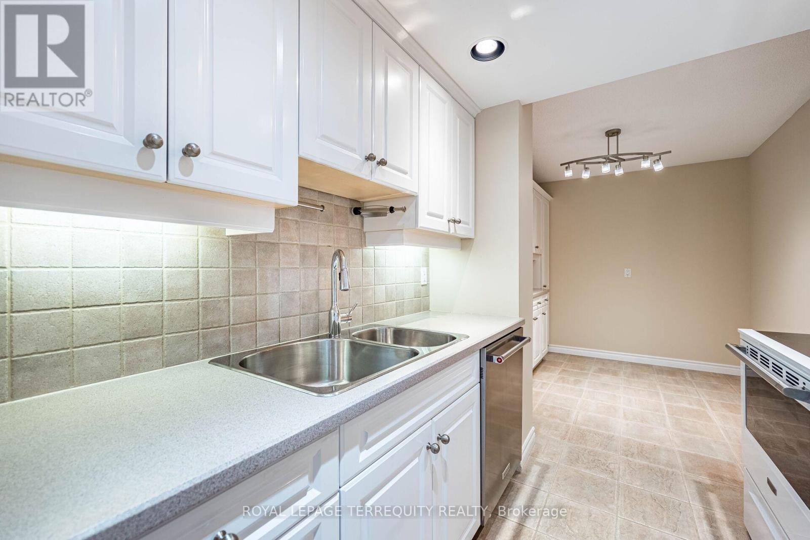 1809 - 812 Burnhamthorpe Road, Toronto, Ontario  M9C 4W1 - Photo 13 - W13517238