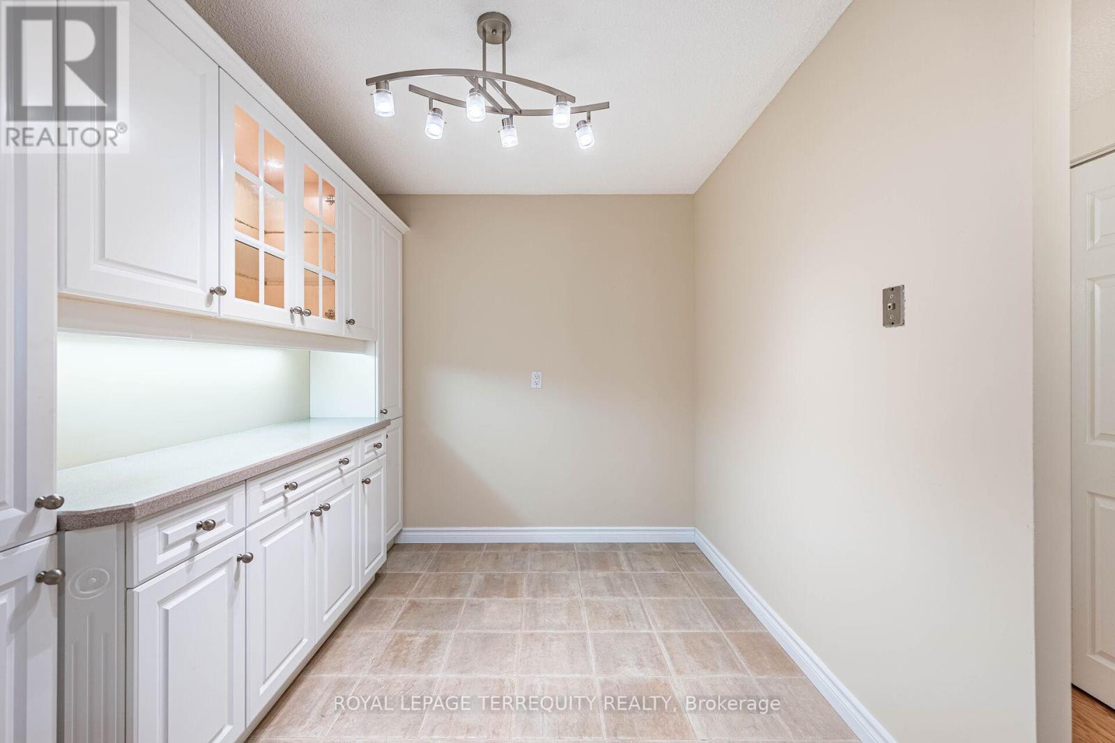 1809 - 812 Burnhamthorpe Road, Toronto, Ontario  M9C 4W1 - Photo 14 - W13517238