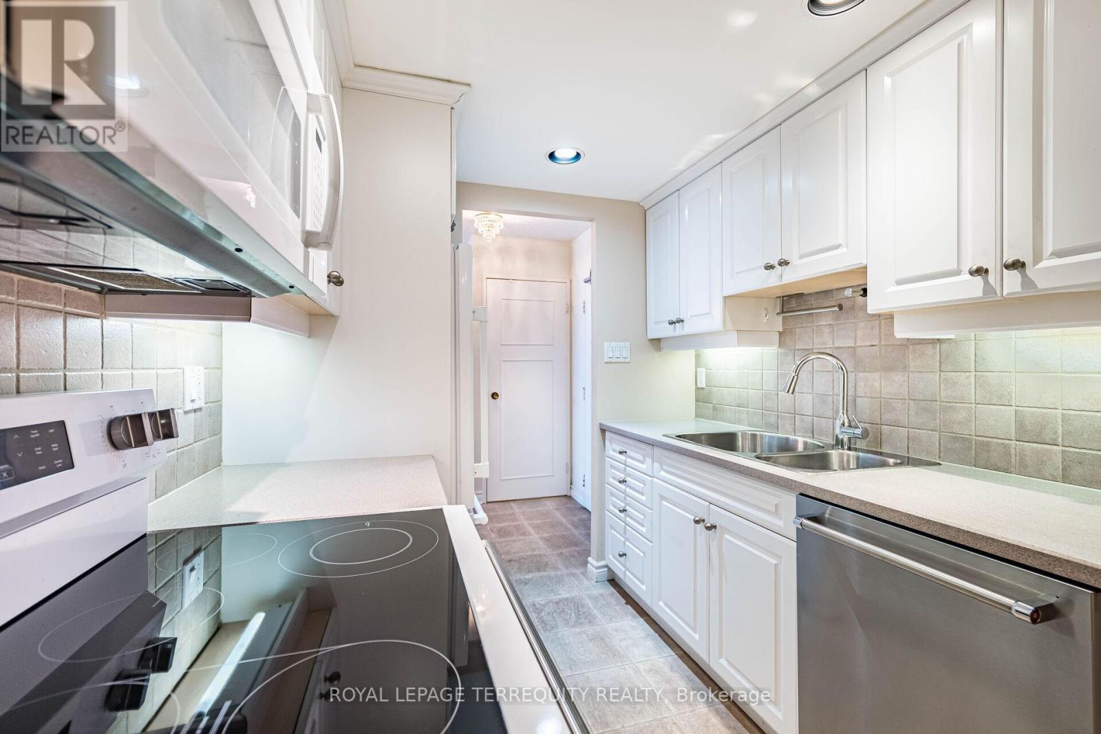 1809 - 812 Burnhamthorpe Road, Toronto, Ontario  M9C 4W1 - Photo 16 - W13517238