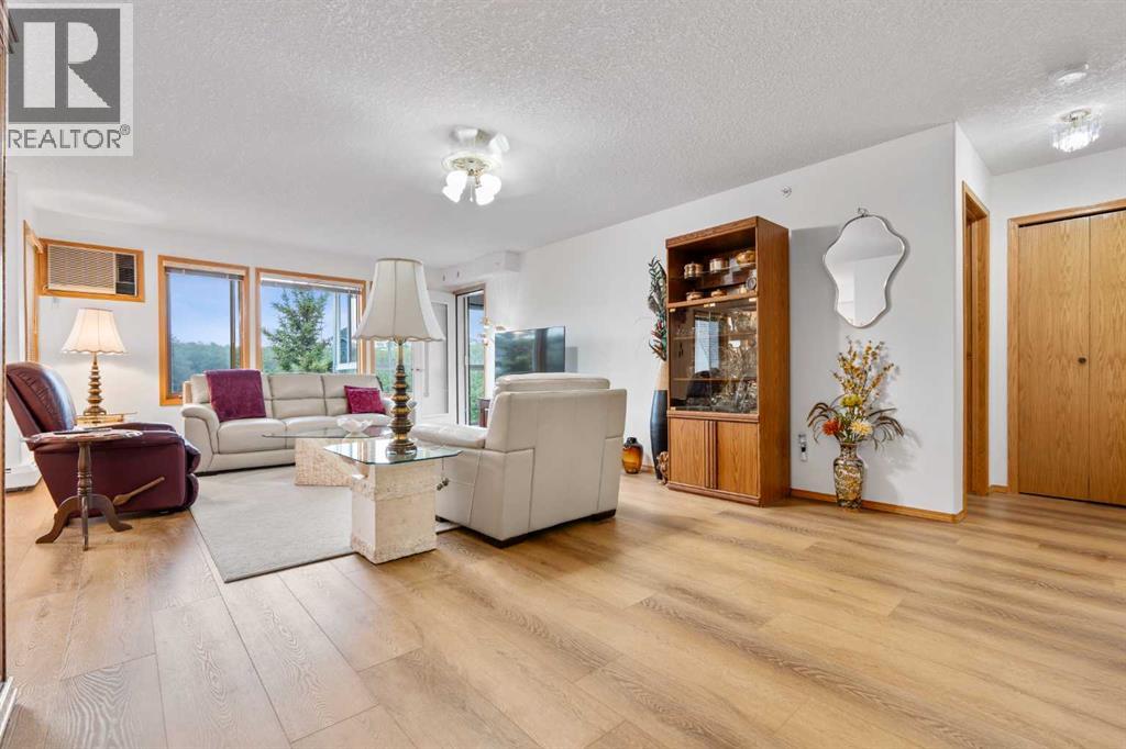 413, 7239 Sierra Morena Boulevard Sw, Calgary, Alberta  T3H 3L7 - Photo 14 - A2325258