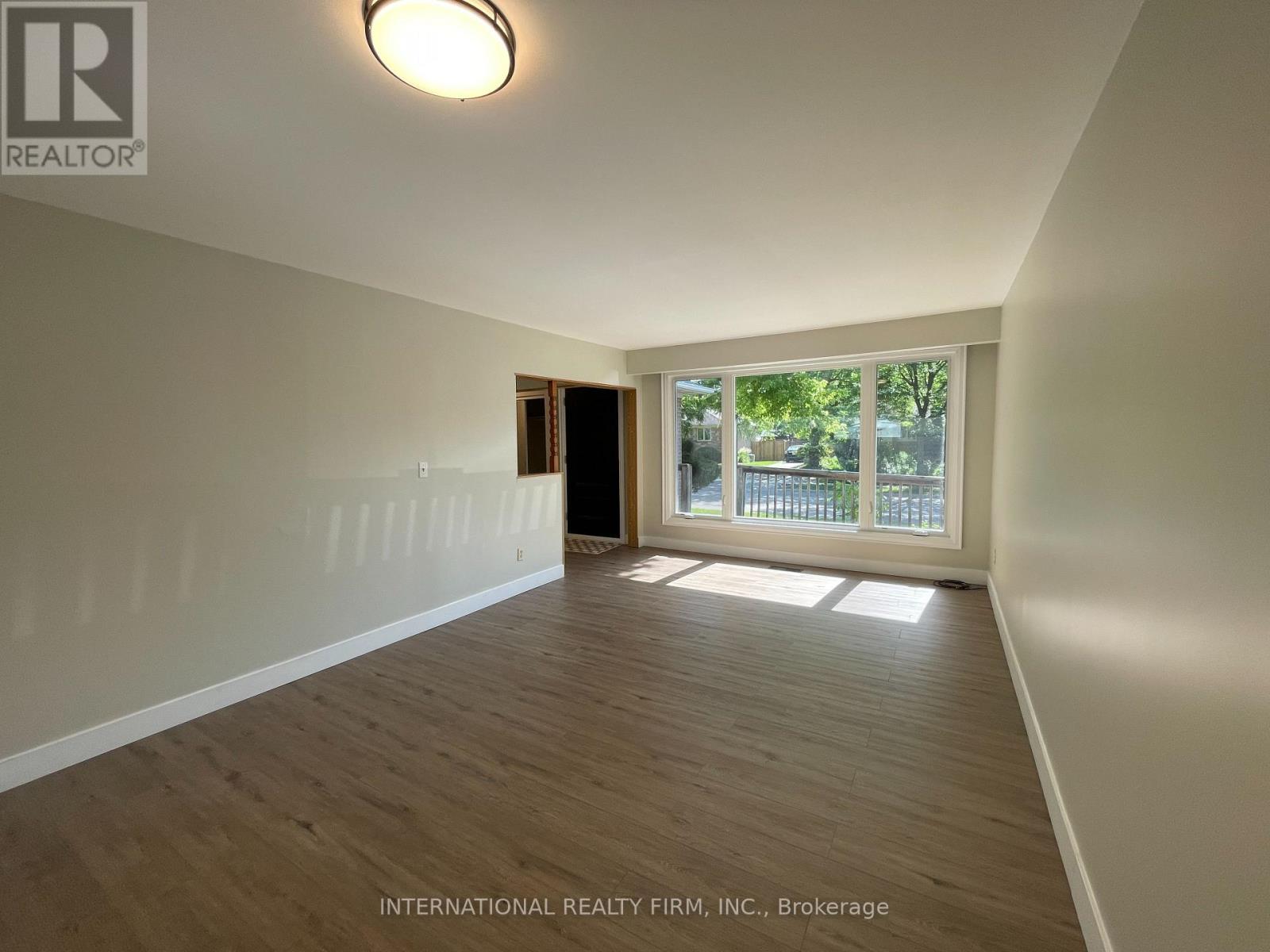 32 Jasper Drive, Aurora, Ontario  L4G 3B9 - Photo 2 - N13517386