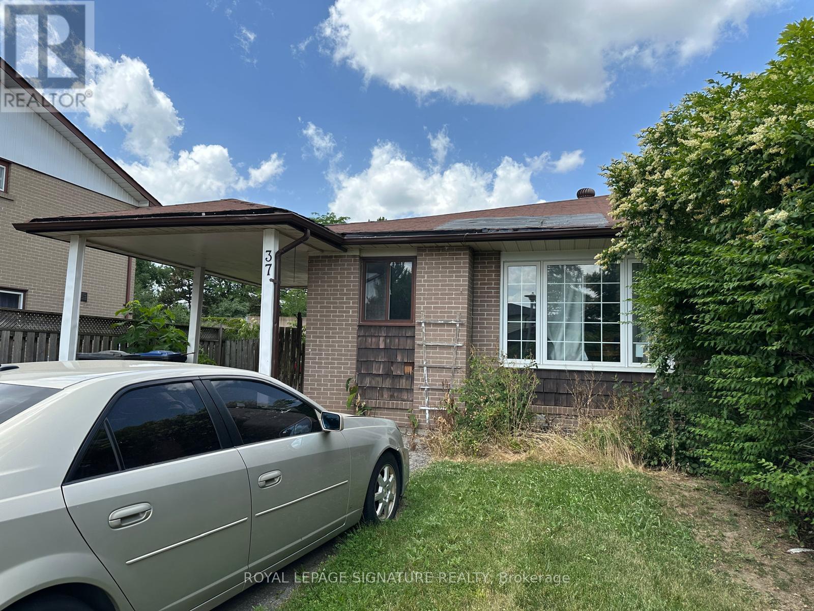 37 Flamingo Crescent, Brampton, Ontario  L6T 2G6 - Photo 2 - W13517368