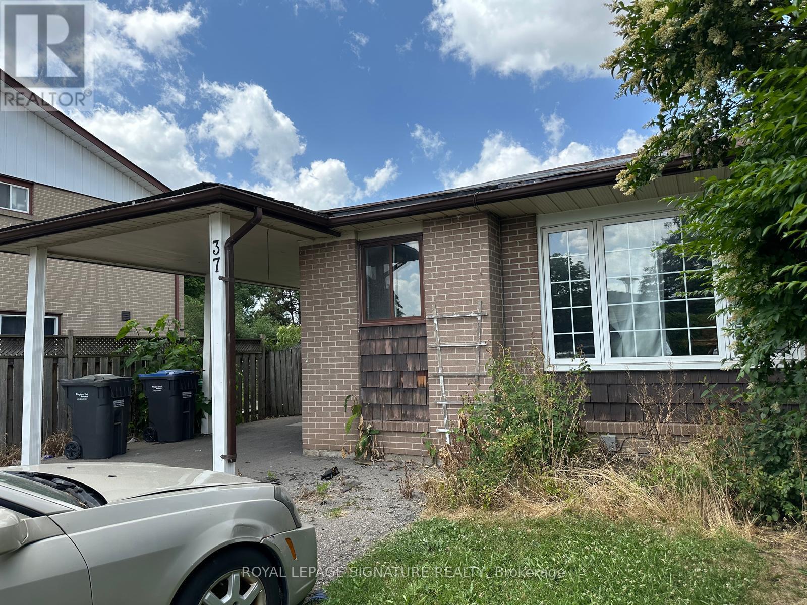 37 Flamingo Crescent, Brampton, Ontario  L6T 2G6 - Photo 4 - W13517368