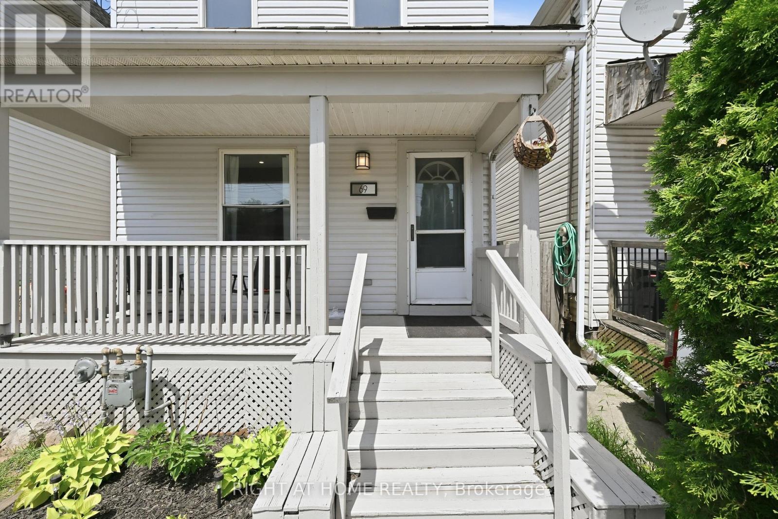 69 Hillyard Street, Hamilton, Ontario  L8L 6B3 - Photo 2 - X13517422