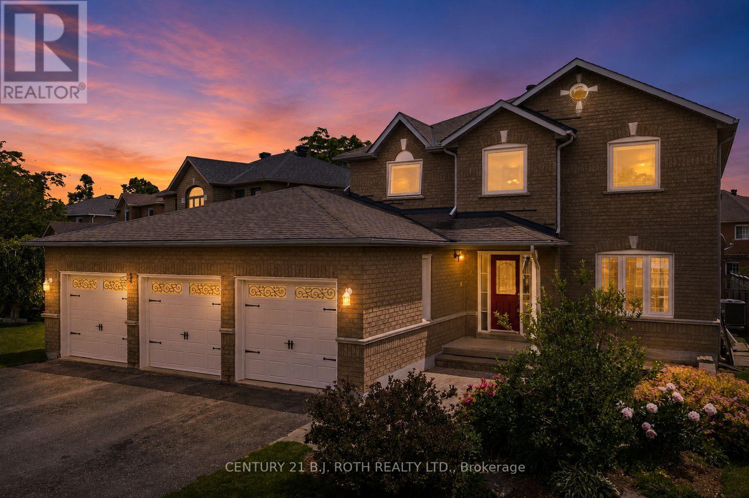 31 EMMS DRIVE, Barrie (Holly)