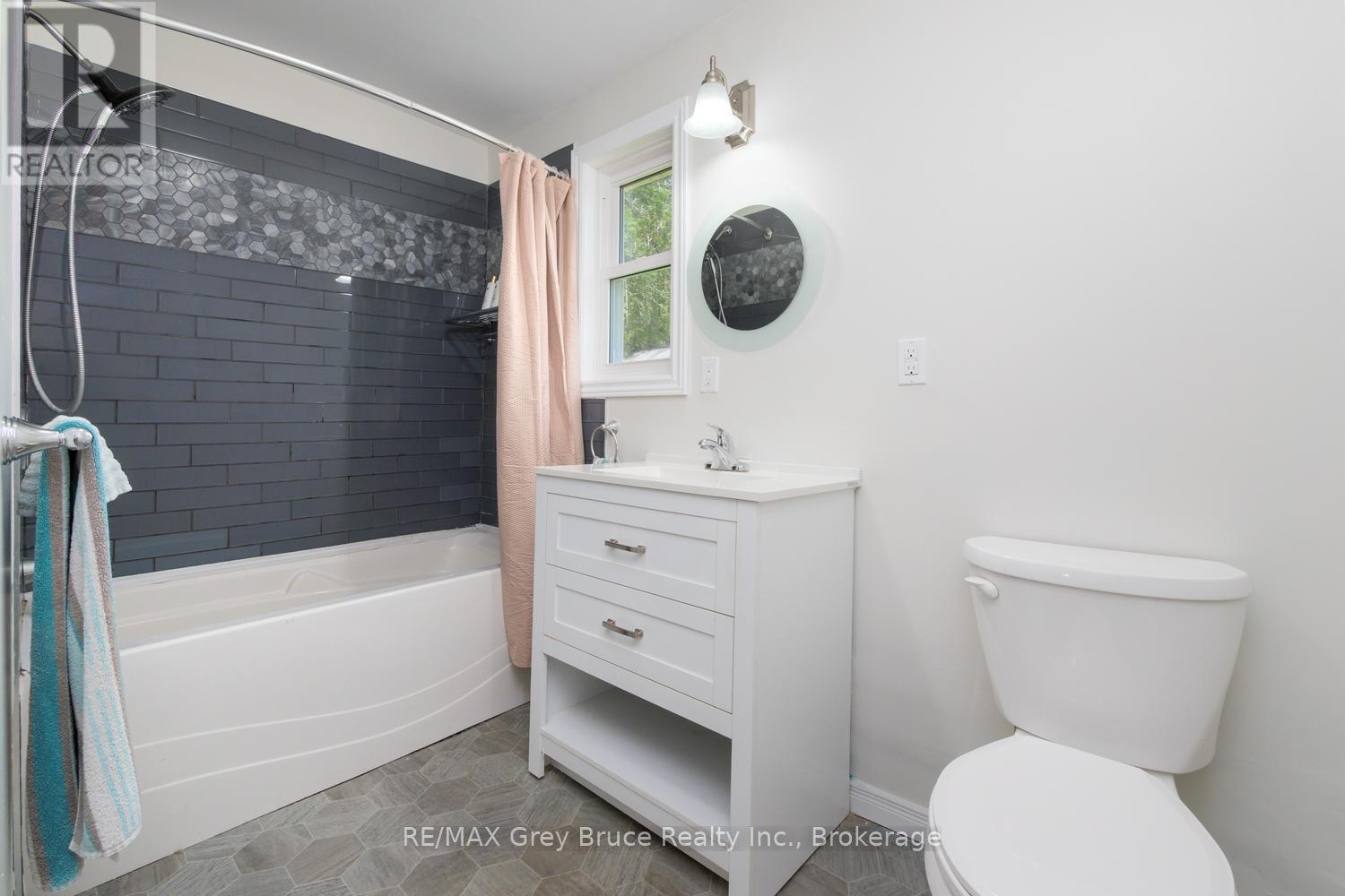 586 Dawson Street S, South Bruce Peninsula, Ontario  N0H 2T0 - Photo 10 - X13517462