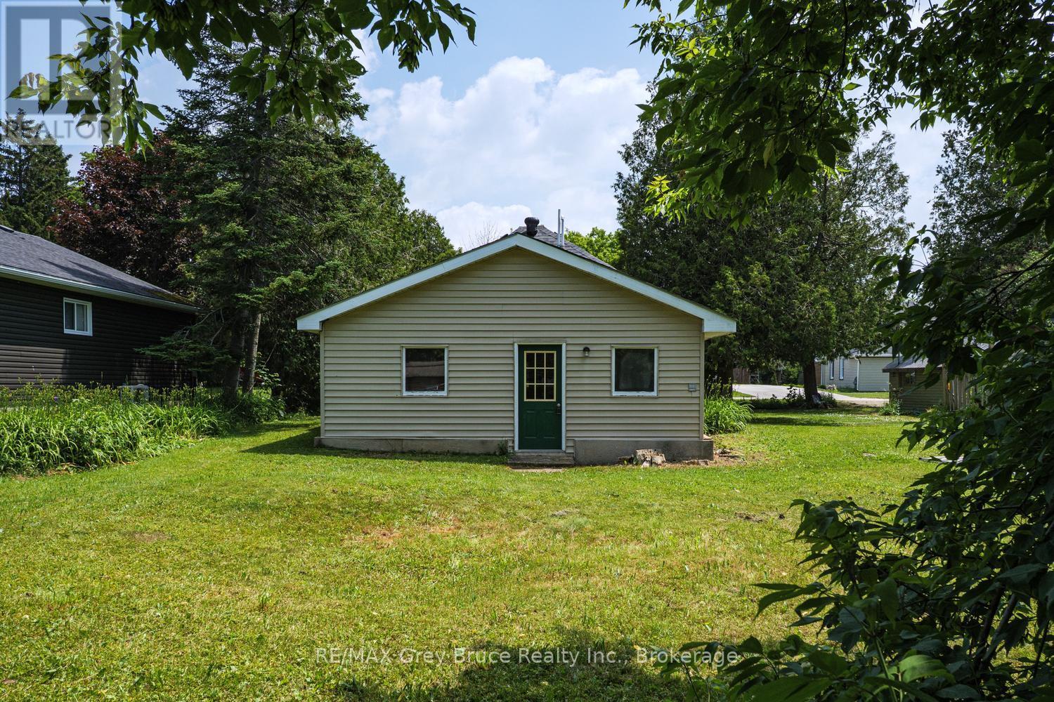 586 Dawson Street S, South Bruce Peninsula, Ontario  N0H 2T0 - Photo 2 - X13517462